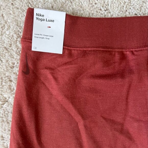 NIke Yoga Luxe Women's Cropped Fleece Pants - Picture 9 of 9